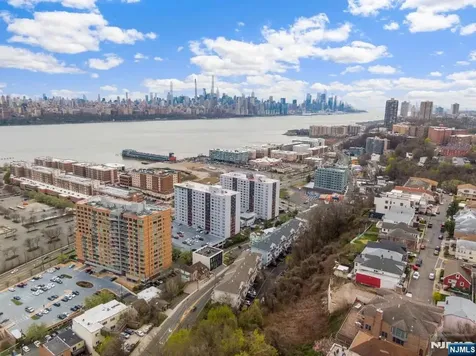9 Legend Hills Drive Edgewater NJ 07020