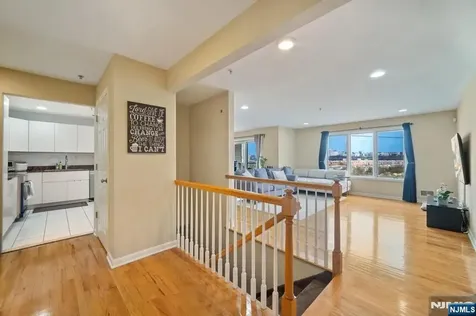 9 Legend Hills Drive Edgewater NJ 07020