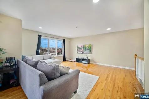 9 Legend Hills Drive Edgewater NJ 07020