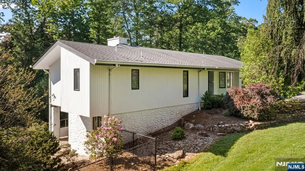 165 Hoover Drive Cresskill NJ 07626