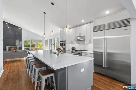 165 Hoover Drive Cresskill NJ 07626