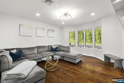 165 Hoover Drive Cresskill NJ 07626