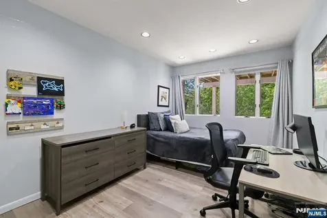 165 Hoover Drive Cresskill NJ 07626