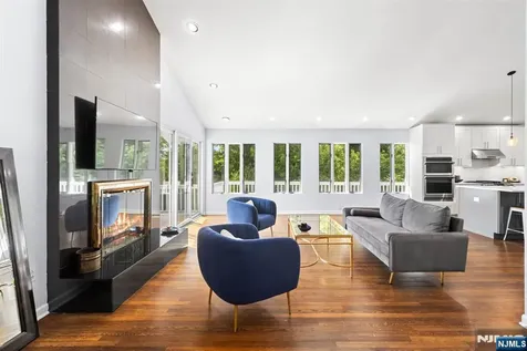 165 Hoover Drive Cresskill NJ 07626