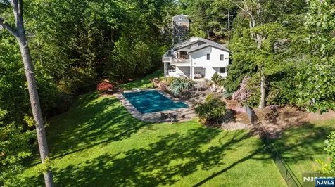 165 Hoover Drive Cresskill NJ 07626