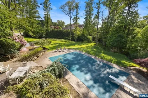 165 Hoover Drive Cresskill NJ 07626
