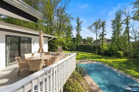 165 Hoover Drive Cresskill NJ 07626