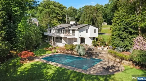 165 Hoover Drive Cresskill NJ 07626