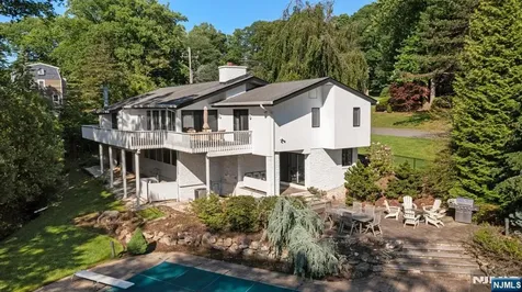 165 Hoover Drive Cresskill NJ 07626