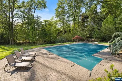 165 Hoover Drive Cresskill NJ 07626