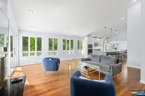 165 Hoover Drive Cresskill NJ 07626