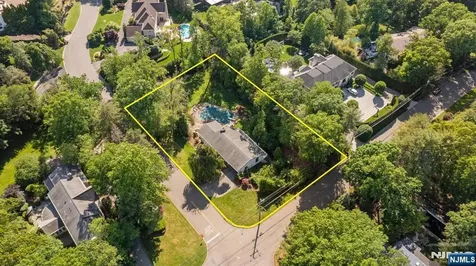 165 Hoover Drive Cresskill NJ 07626