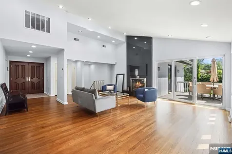 165 Hoover Drive Cresskill NJ 07626