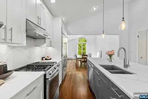 165 Hoover Drive Cresskill NJ 07626