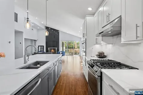 165 Hoover Drive Cresskill NJ 07626
