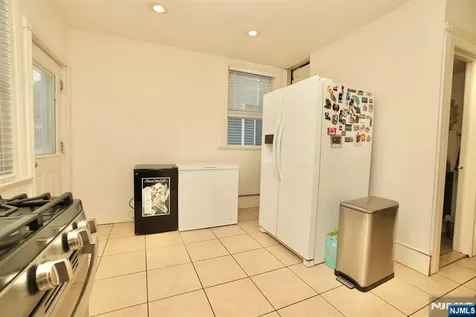 566-568 Highland Newark NJ 07104