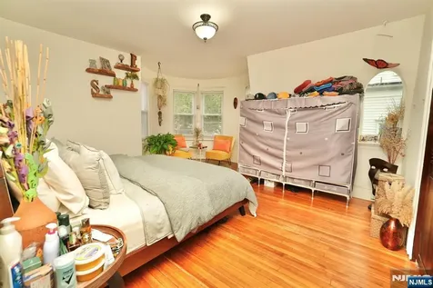 566-568 Highland Newark NJ 07104