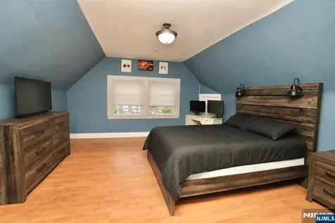 566-568 Highland Newark NJ 07104