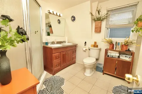 566-568 Highland Newark NJ 07104