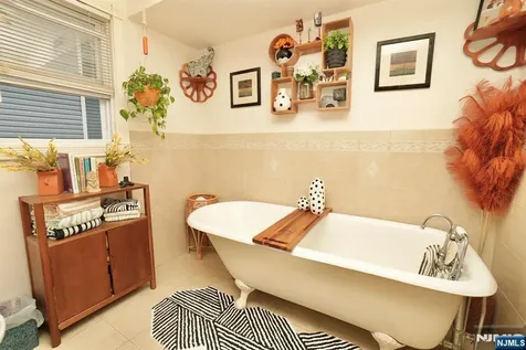 566-568 Highland Newark NJ 07104