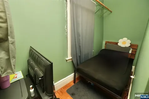 566-568 Highland Newark NJ 07104