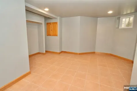 566-568 Highland Newark NJ 07104