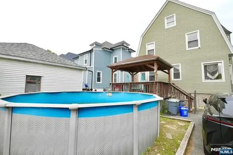 566-568 Highland Newark NJ 07104