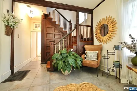566-568 Highland Newark NJ 07104