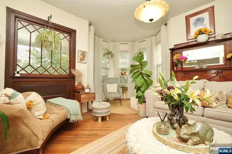 566-568 Highland Newark NJ 07104