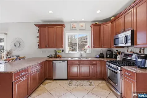 34 Tobyhanna Trail Hopatcong NJ 07843