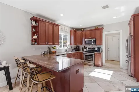 34 Tobyhanna Trail Hopatcong NJ 07843