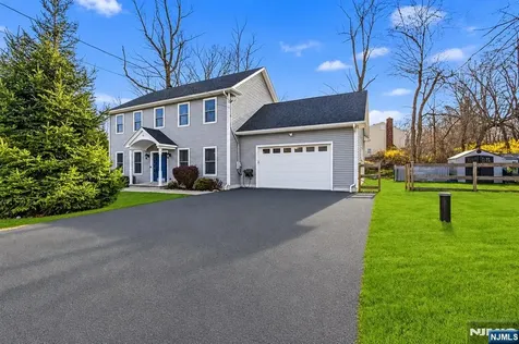 34 Tobyhanna Trail Hopatcong NJ 07843