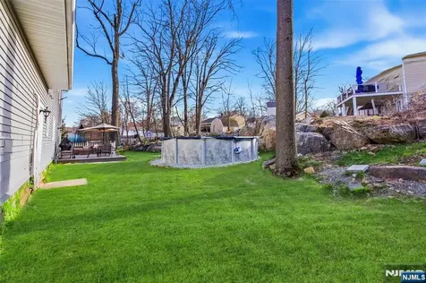 34 Tobyhanna Trail Hopatcong NJ 07843