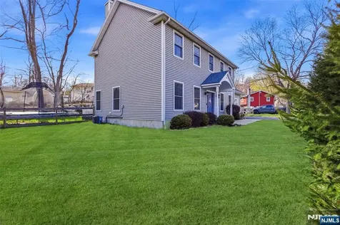 34 Tobyhanna Trail Hopatcong NJ 07843