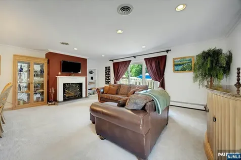 22 Hampton Court Twp Of Washington NJ 07676