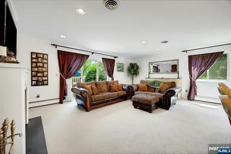 22 Hampton Court Twp Of Washington NJ 07676