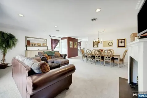22 Hampton Court Twp Of Washington NJ 07676