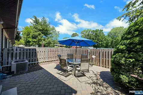 22 Hampton Court Twp Of Washington NJ 07676