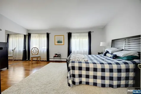 22 Hampton Court Twp Of Washington NJ 07676