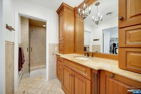 22 Hampton Court Twp Of Washington NJ 07676