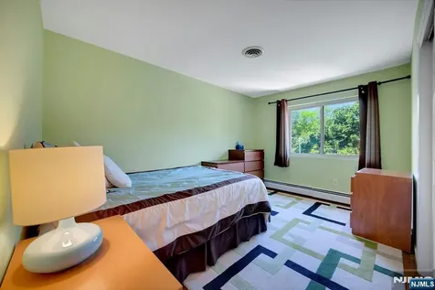 22 Hampton Court Twp Of Washington NJ 07676
