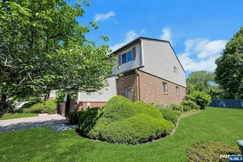 22 Hampton Court Twp Of Washington NJ 07676