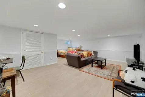 22 Hampton Court Twp Of Washington NJ 07676