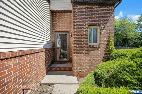 22 Hampton Court Twp Of Washington NJ 07676