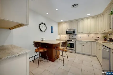 22 Hampton Court Twp Of Washington NJ 07676