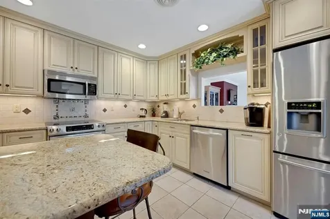 22 Hampton Court Twp Of Washington NJ 07676