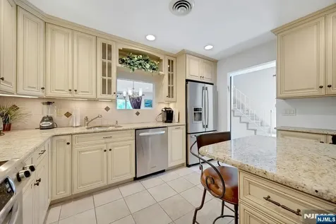 22 Hampton Court Twp Of Washington NJ 07676