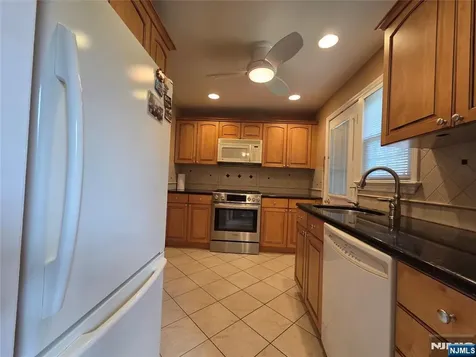 18A Elmwood Court Elmwood Park NJ 07407