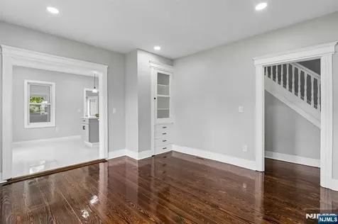 52 Central Avenue Dover Town NJ 07801