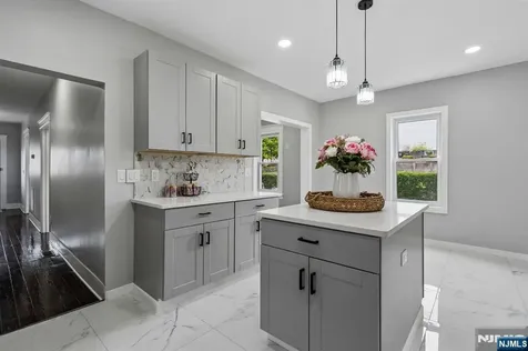 52 Central Avenue Dover Town NJ 07801